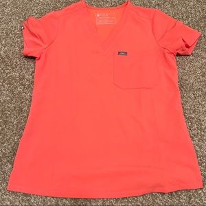 Figs Catarina one pocket scrub top, XS; color is coral